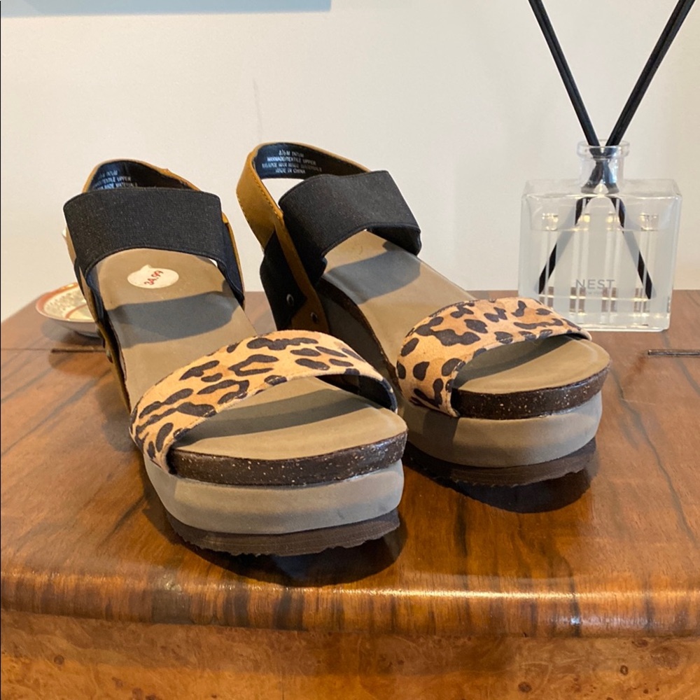 Brown and Black Platform Sandals with Contoured Footbed